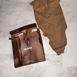 SKIMS Tan Shapewear Strapless Thong Smooth Comfort